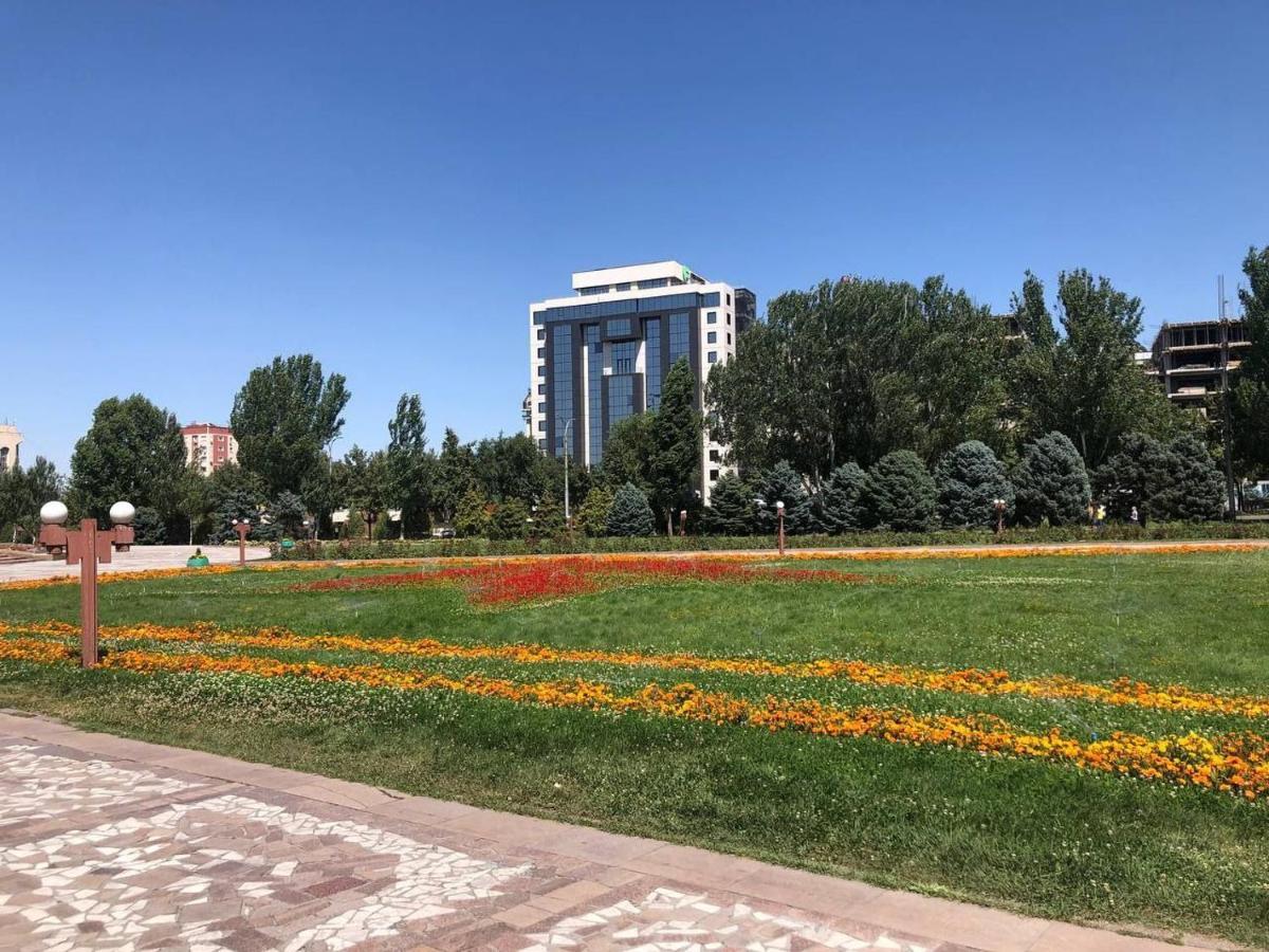 Downtown Homestay Bishkek Exterior photo